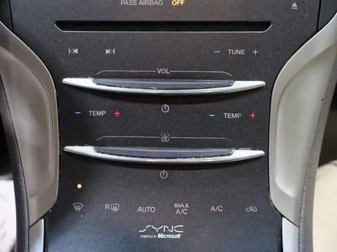 Used 2013 Lincoln MKZ image 31