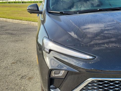 Used 2025 Buick Encore GX Avenir w/ Avenir Technology Package image 6