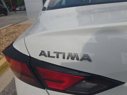 Certified 2024 Nissan Altima 2.5 S FWD image 6