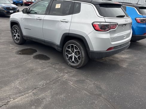 Used 2024 Jeep Compass Limited image 4