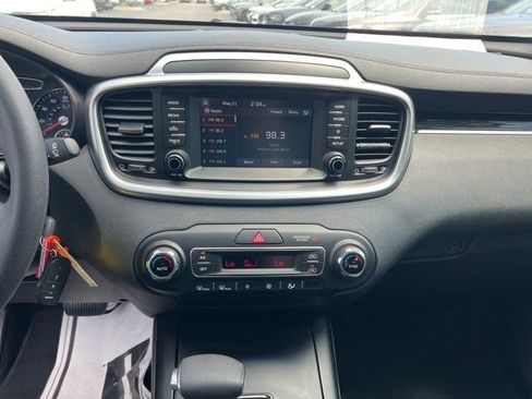 Used 2019 Kia Sorento FWD V6 image 16