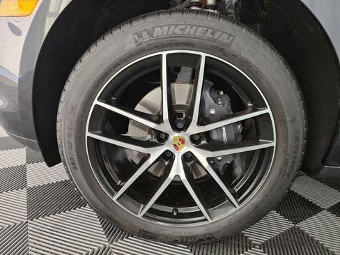 Certified 2024 Porsche Macan image 27