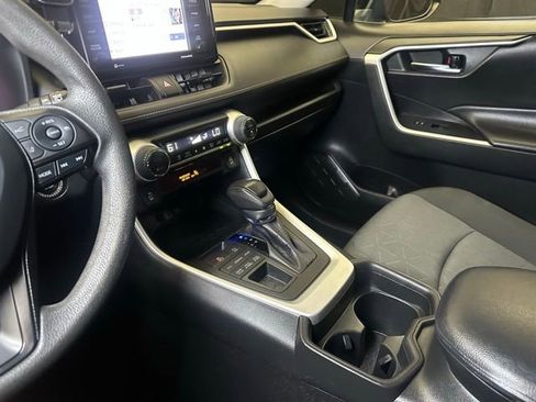 Used 2021 Toyota RAV4 XLE AWD/4WD image 29
