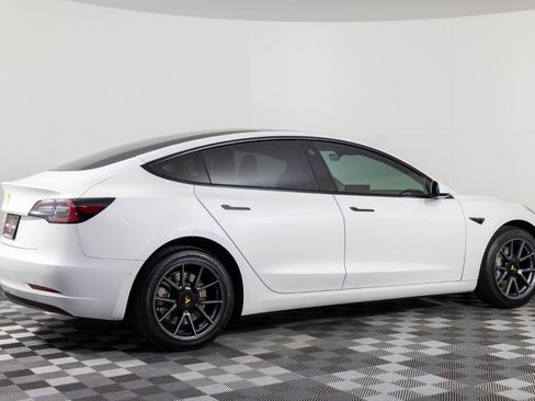 Used 2021 Tesla Model 3 Standard Range Plus image 8