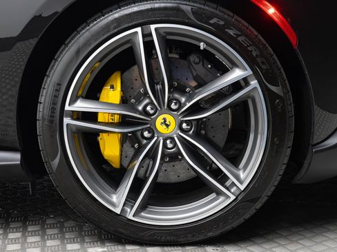 Certified 2025 Ferrari Roma Spider RWD image 44