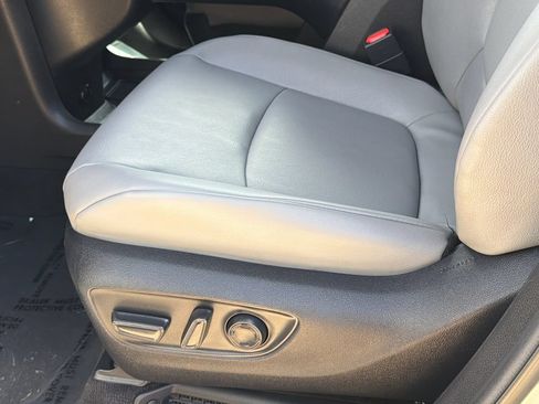 Used 2025 Toyota Sienna XLE FWD image 20