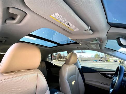 Used 2019 Audi Q8 Premium Plus image 13