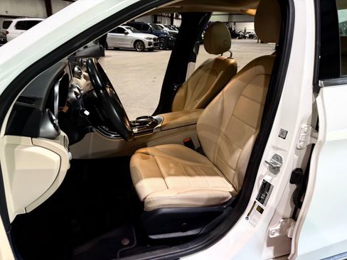 Used 2016 Mercedes-Benz C 300 Sedan w/ Premium 1 Package image 14