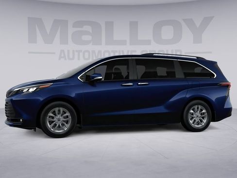 New 2026 Toyota Sienna XLE FWD image 3