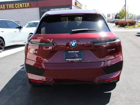 Used 2024 BMW iX xDrive50 w/ Premium Package AWD/4WD image 7