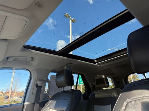 Used 2022 Ford Explorer XLT w/ Equipment Group 202A image 16