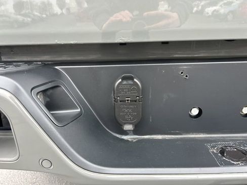 Used 2022 Jeep Gladiator Overland image 7