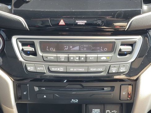 Used 2022 Honda Pilot Touring image 24