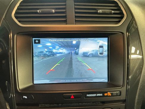 Used 2017 Ford Explorer XLT w/ Equipment Group 202A AWD/4WD image 22