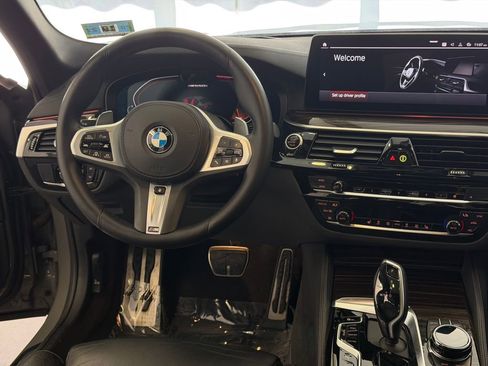 Used 2021 BMW M550i xDrive w/ Dynamic Handling Package AWD/4WD image 20