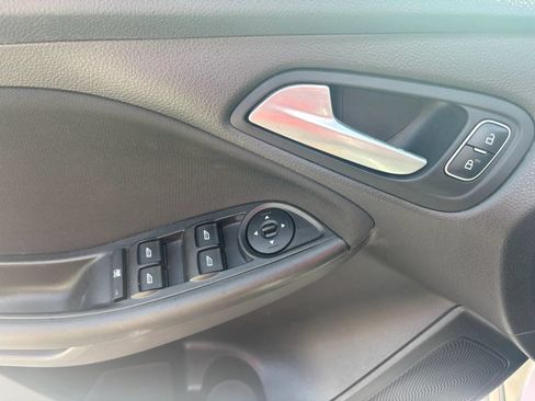 Used 2015 Ford Focus SE w/ SE Sport Package FWD image 18