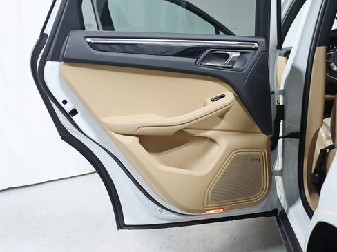 Used 2017 Porsche Macan image 31