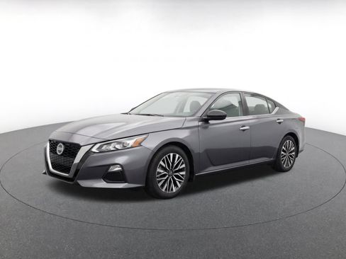 Used 2026 Nissan Altima 2.5 SV FWD image 3