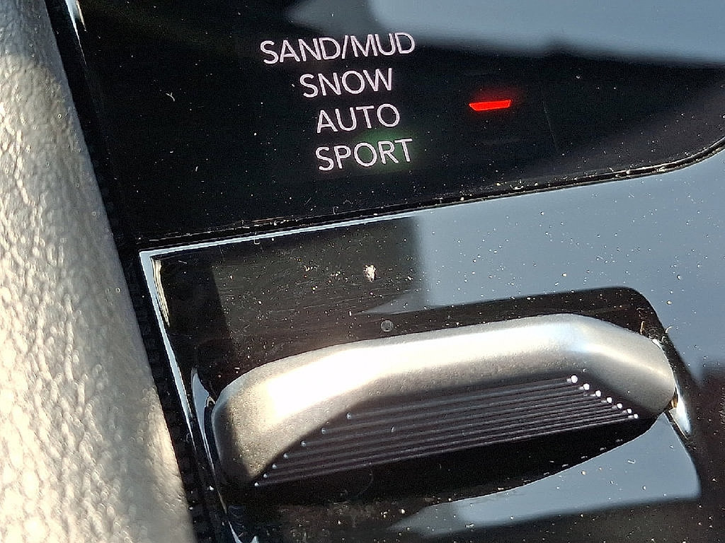 Used 2026 Jeep Grand Cherokee Altitude AWD/4WD image 27