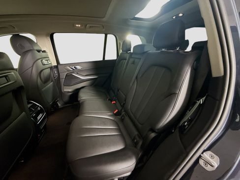 Used 2022 BMW X7 xDrive40i w/ Parking Assistance Package image 25