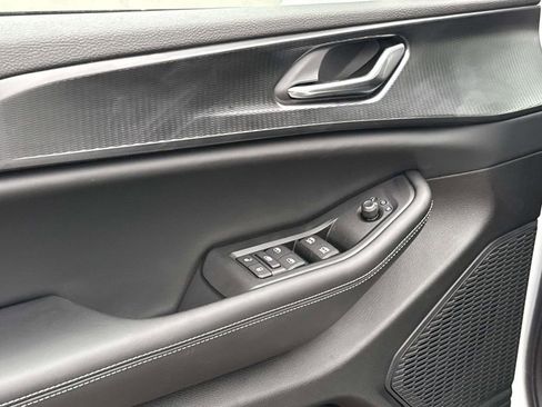 New 2025 Jeep Grand Cherokee Altitude AWD/4WD image 29