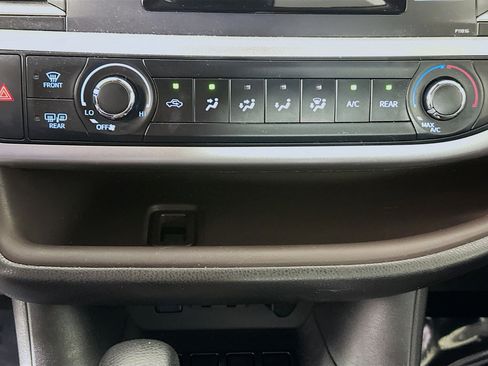 Used 2019 Toyota Highlander LE image 22