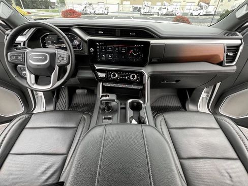 Used 2025 GMC Sierra 1500 Denali image 3