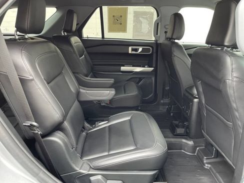 Used 2023 Ford Explorer XLT w/ Equipment Group 202A AWD/4WD image 33