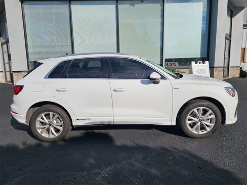 Used 2023 Audi Q3 2.0T Premium Plus w/ Premium Plus Package image 8