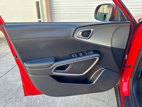 Used 2021 Kia Soul LX FWD image 33