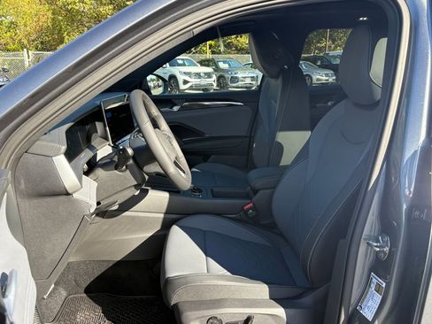 New 2026 Volkswagen Tiguan SE R-Line image 9