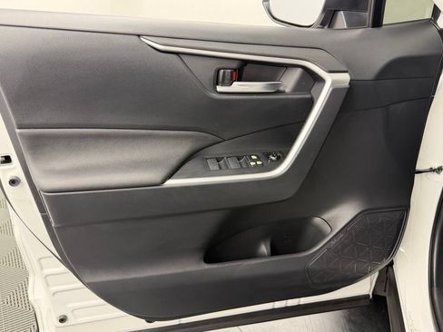 Used 2025 Toyota RAV4 XLE FWD image 19