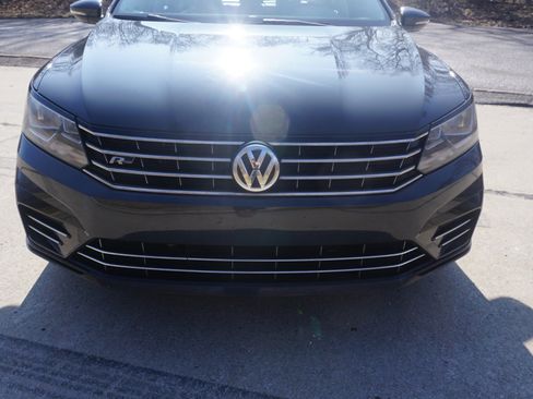 Used 2018 Volkswagen Passat 2.0T R-Line image 7