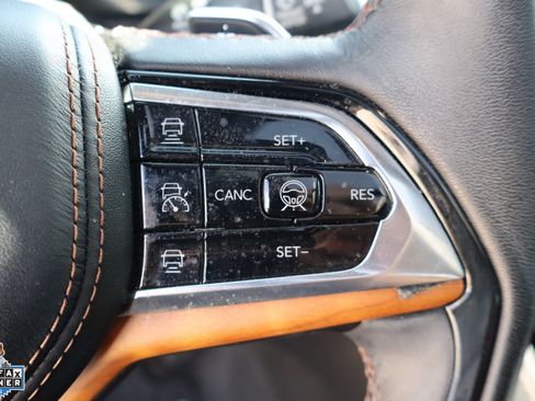 Used 2023 Jeep Grand Cherokee L Summit AWD/4WD image 17
