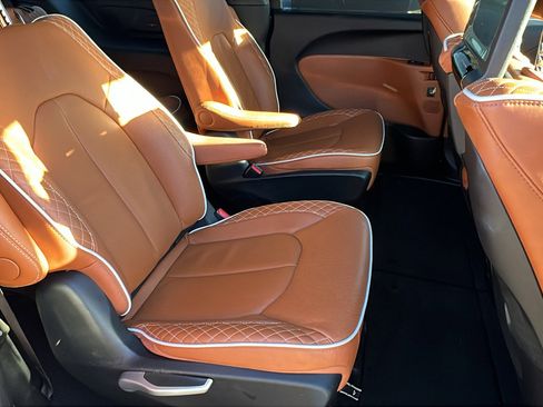 Certified 2024 Chrysler Pacifica Pinnacle image 22