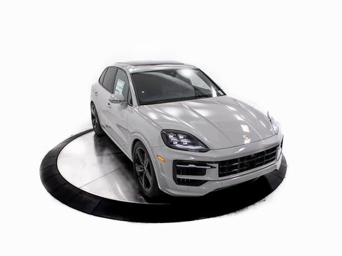 New 2026 Porsche Cayenne GTS image 41