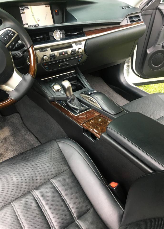 Used 2016 Lexus ES 350 w/ Luxury Package w/Wood Trim FWD image 20