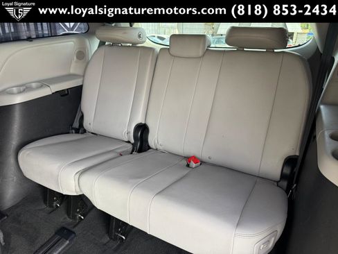 Used 2015 Toyota Sienna Limited Premium image 17