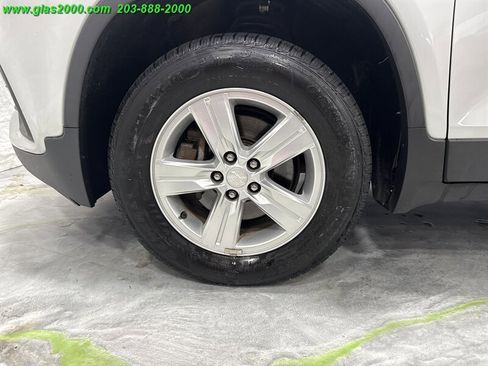 Used 2017 Chevrolet Trax LT w/ Sun & Sound Package image 16