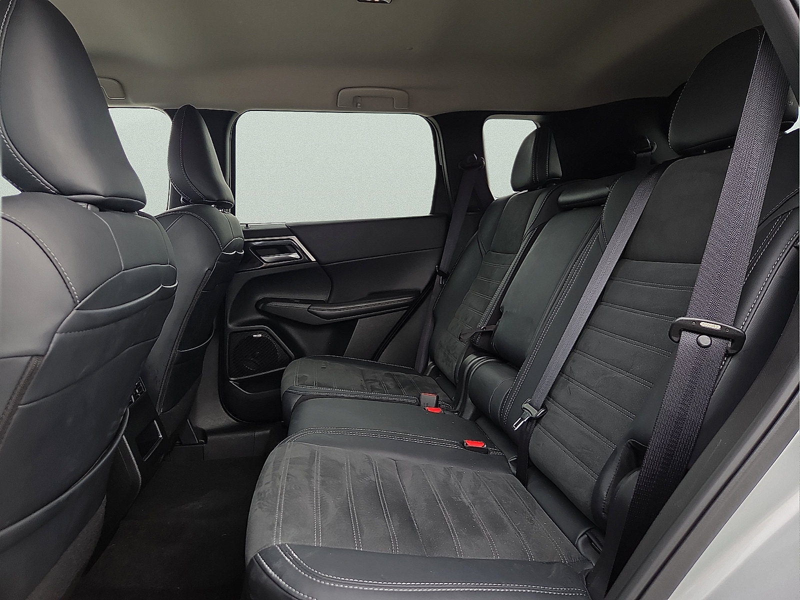Used 2025 Mitsubishi Outlander SE AWD/4WD image 11