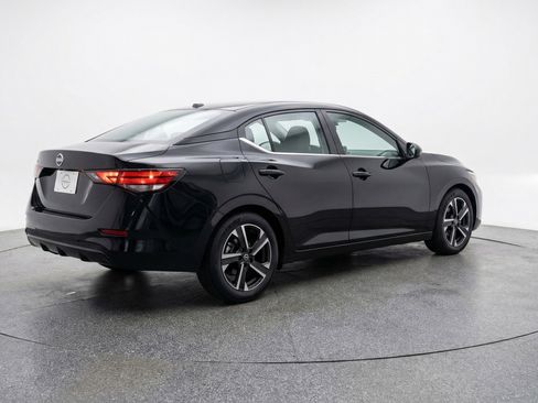 Used 2025 Nissan Sentra SV image 9