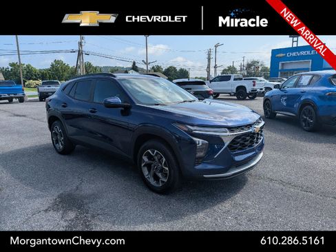 Used 2024 Chevrolet Trax LT w/ LT Convenience Package FWD image 1