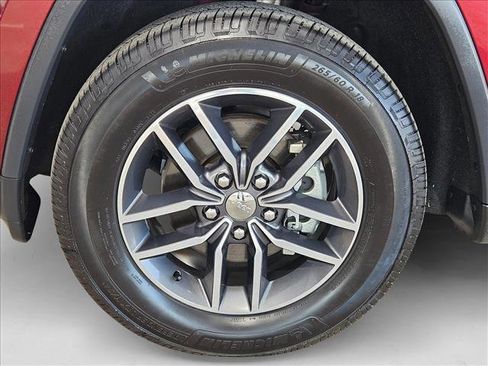 Used 2018 Jeep Grand Cherokee Laredo image 24