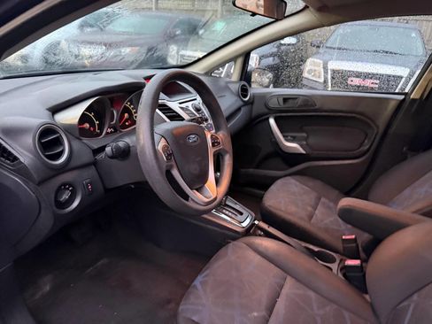 Used 2013 Ford Fiesta SE image 6