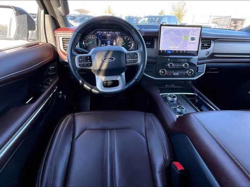 Used 2024 Ford Expedition Limited image 7