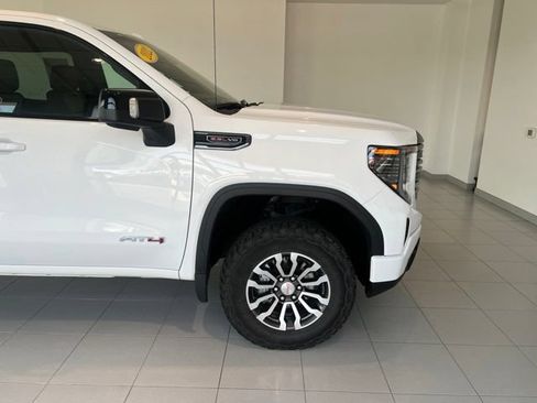 Used 2022 GMC Sierra 1500 AT4 AWD/4WD image 12