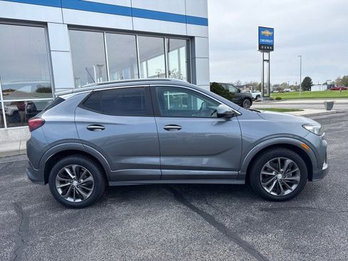 Used 2022 Buick Encore GX Select w/ Sport Touring Package FWD image 2