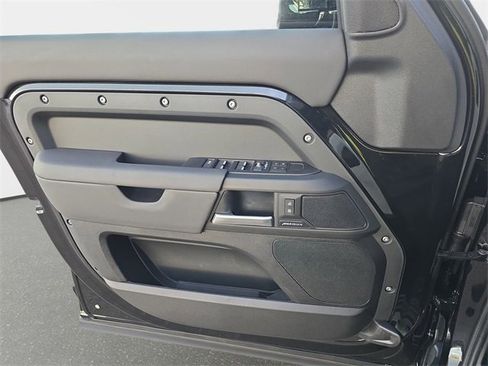 Used 2025 Land Rover Defender 110 S image 25