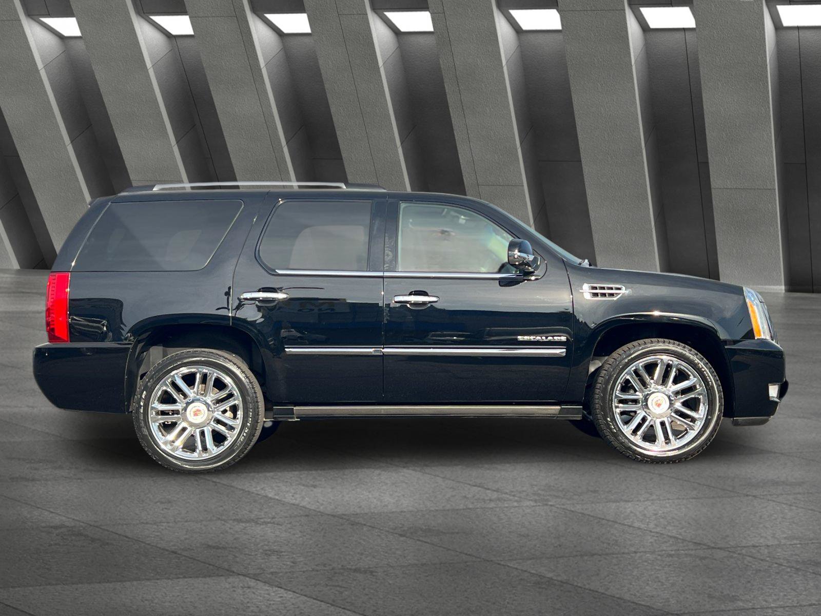 Used 2014 Cadillac Escalade Platinum AWD/4WD image 3