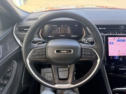 New 2025 Jeep Grand Cherokee Limited w/ Luxury Tech Group II AWD/4WD image 10